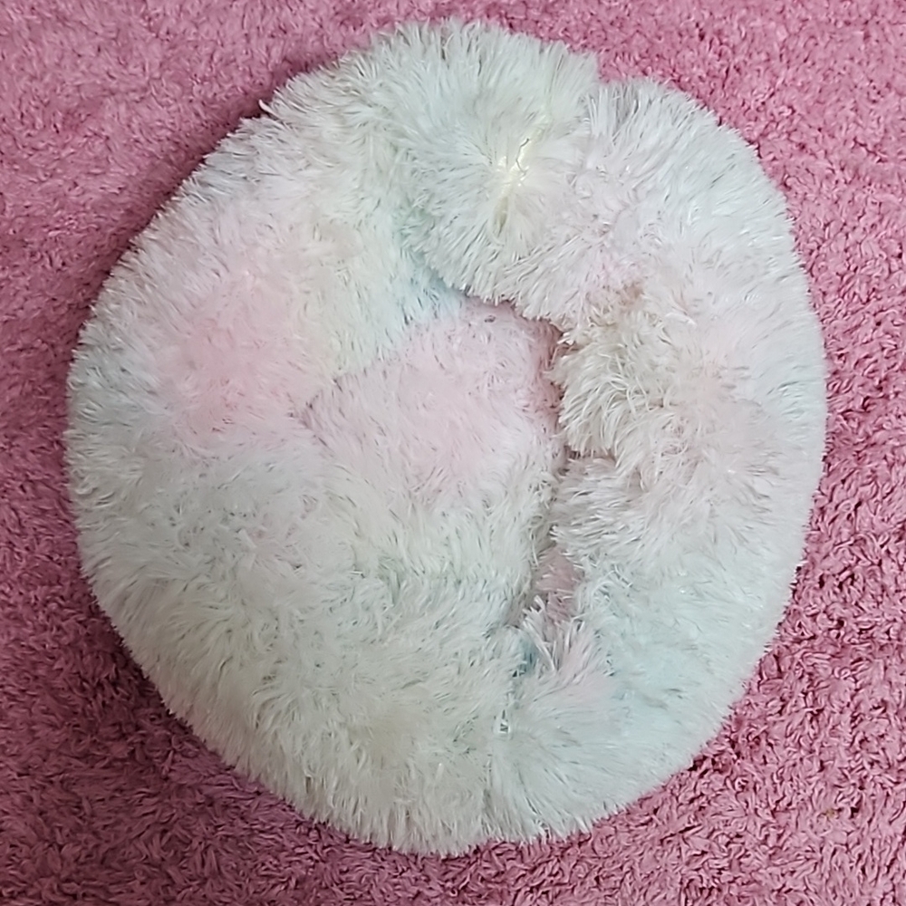 Calming Soft Light Pastel Small Pet Bed NWOT
